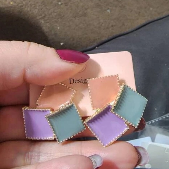 Color Block Geometric Stud Earrings - Picture 5 of 5